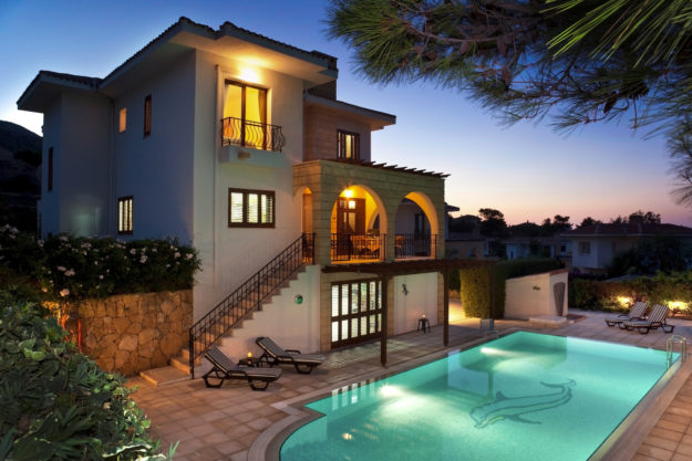 20100903-a-luxury-vacation-villa-with-a-large-swimming-pool-at-dusk-near-kyrenia-in-the-turkish-republic-of_t20_Jz1pro