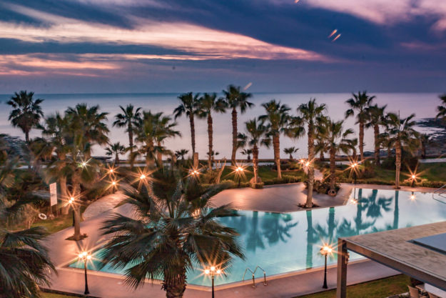 20131223-hotel-pool-lit-up-at-sunset-cyprus-greece_t20_P1eVmd