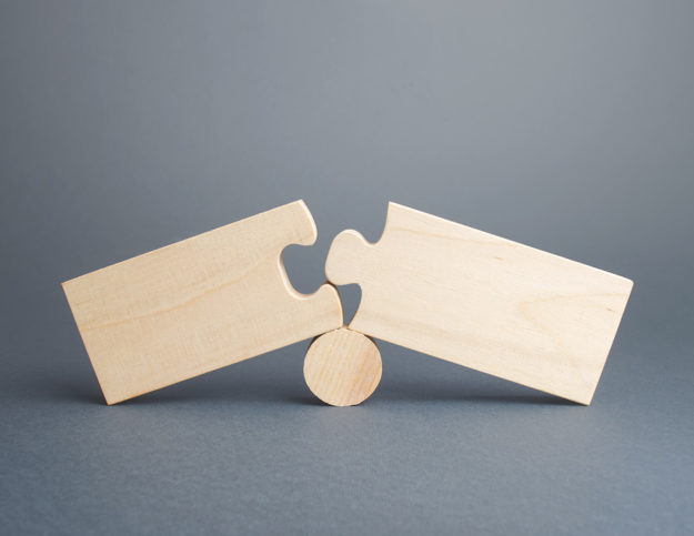 20200618-issue-obstacle-problem-interruption-gap-puzzles-disassembled-disconnect-trouble-sabotage-two_t20_gLGzmd